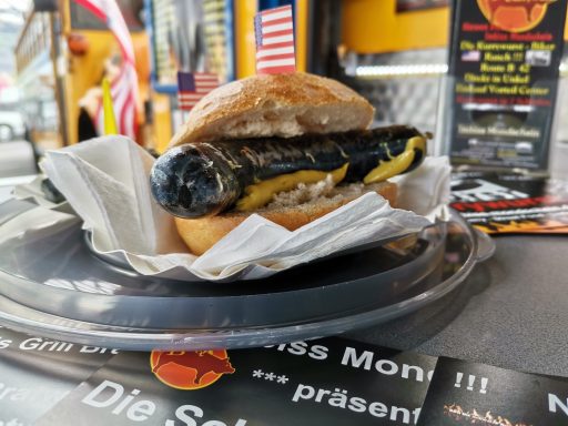 Scharfe Schwarze Bratwurstr